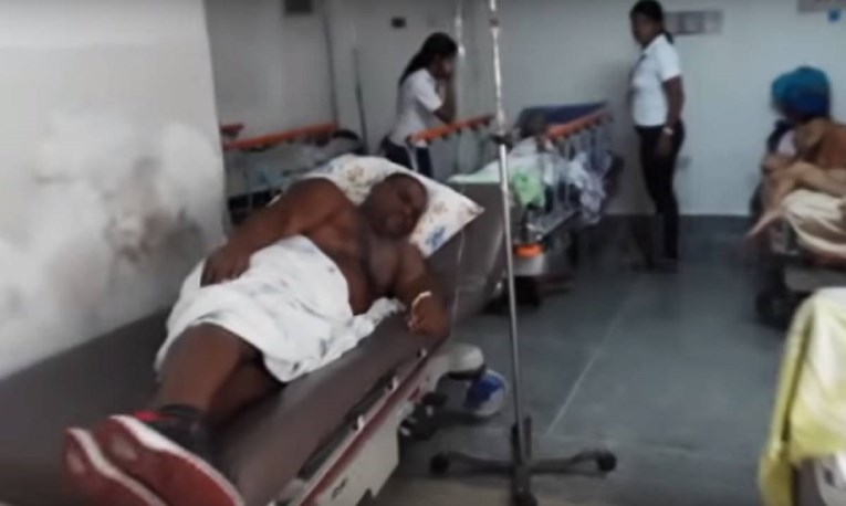 VIDEO Snimke iz bolnice u Venezueli. Pacijenti leže po hodnicima, muhe i vlaga
